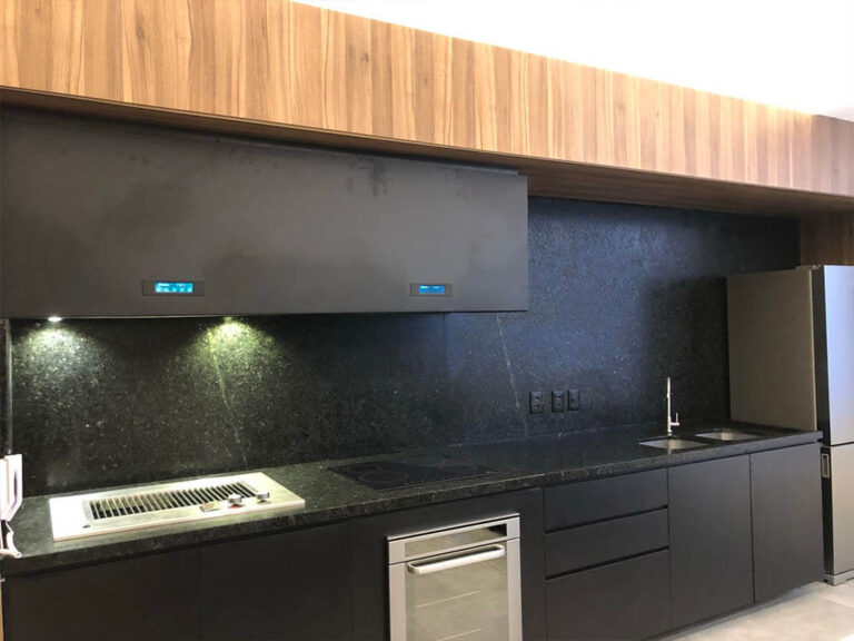 Obra com mármore, basalto, granito e quartzo no rs. Conte com a PedraZ.