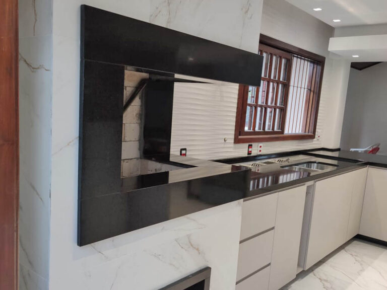 Obra com mármore, basalto, granito e quartzo no rs. Conte com a PedraZ.