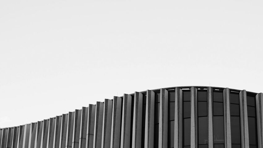 Fachada de um prédio com granito